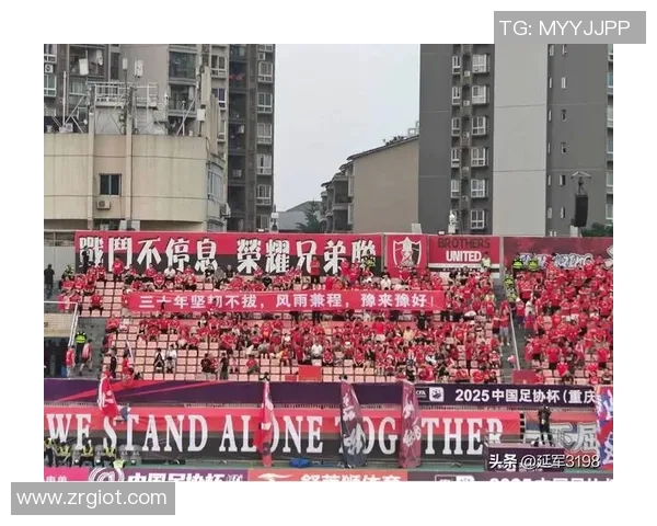 重庆足球队灵活性引发热议球迷与专家观点大碰撞